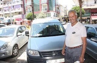 Çalınan aracı için ifade verirken polis hırsız...