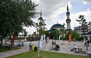 Camilere Osmangazi eli değiyor