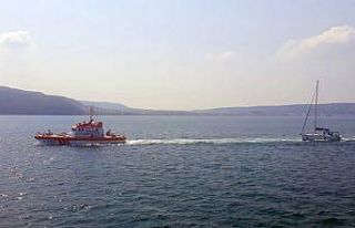 Çanakkale açıklarında sürüklenen yelkenli kurtarıldı