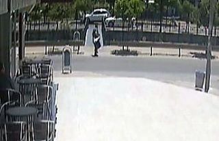 Çanta alıp kaçarken güvenlik kameralarına böyle...
