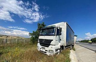Çekici yoldan çıktı, 1 yaralı