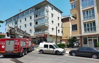 Çerkezköy’de balkondan arabanın üstüne düşen...