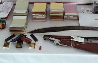 Çilekçileri haraca bağlamışlardı, 3’ü tutuklandı