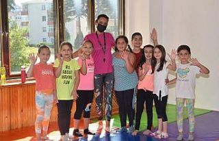 Cimnastik kursu minik sporcular tarafından yoğun...