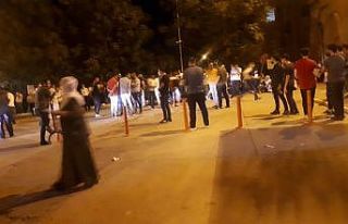 Çocuklarının kavgasını duyan kadın yolun karşısına...