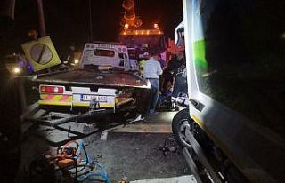 Çöp kamyonu çekiciye çarptı; 1 yaralı