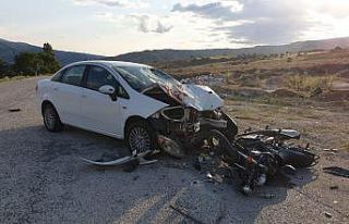 Çorum’da otomobil ile motosiklet çarpıştı:...