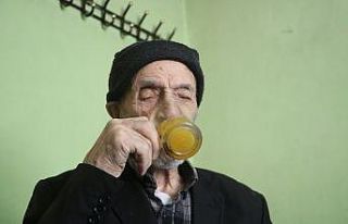 Covid-19’a yakalanmayan 110 yaşındaki Mahmut dede,...
