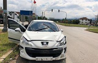 D140 karayolunda iki otomobil çarpıştı