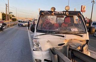 D-100’de kamyonet bariyerlere çarptı, sürücü...