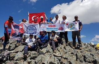 Dağcıların 3 bin 937 rakımlı Kaçkarlara Türk...