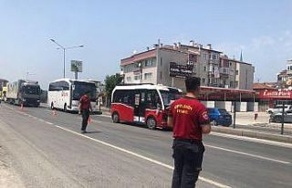 Damperi açık kalan kamyon üst geçide çarptı