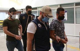 DEAŞ operasyonunda adliyeye sevk edilen 3 şüpheli...