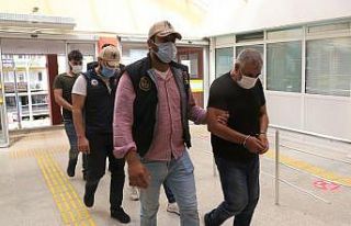 DEAŞ operasyonunda gözaltına alınan 3 kişi adliyeye...