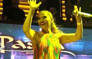 Demet Akalın, Bodrum’u salladı