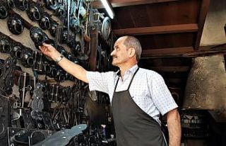 Demirciler Çarşısı’ndaki son ustaları mesleklerinin...
