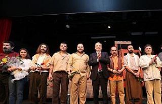 Denizli Büyükşehir tiyatrosu perdelerini açıyor