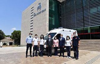 Denizlili iş adamı 3. ambulansı bağışladı