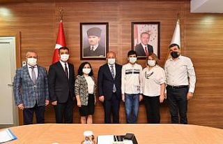 Denizli’nin LGS birincileri Vali Atik tarafından...