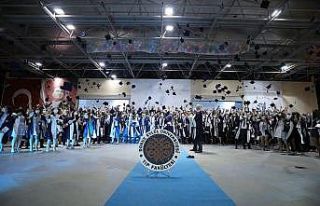 DEÜ Tıp Fakültesinde mezuniyet sevinci