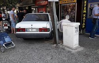 Direksiyon hakimiyetini kaybedince kaldırıma çıktı