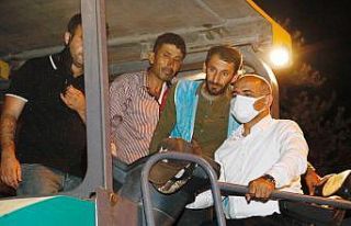 Direksiyona geçti, asfaltı döktü