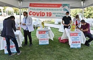 Diyarbakır Öğretmenevinde Covid-19 aşı uygulama...
