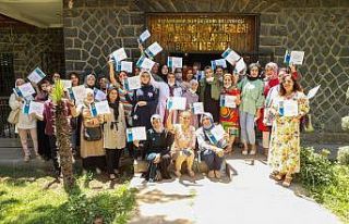 Diyarbakır’da “Aile Okulu” ilk mezunlarını...