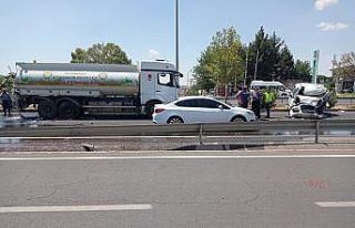 Diyarbakır’da hafif ticari araç, kamyona çarptı:...