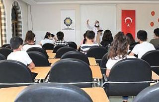 Diyarbakır’da öğrencilere hepatit semineri