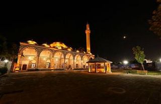 Diyarbakır’ın sembollerinden Kurşunlu Cami ışıklandırıldı