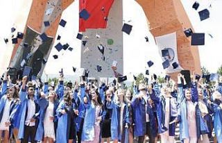 DPÜ Eğitim Fakültesi’nde mezuniyet heyecanı