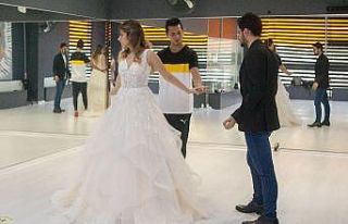 Düğün heyecanı başladı, çiftler gelin ve damatlıkla...