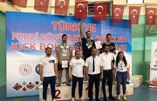 DÜ’lü öğrenciden Kick Boks şampiyonasında...