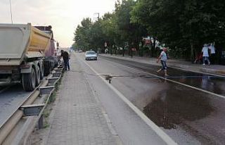 Dumanları gören vatandaş bahçe suladığı hortumu...