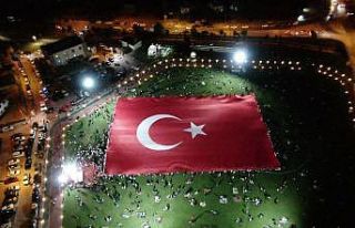Dünyanın en büyük Türk bayrağı Kayseri’de...