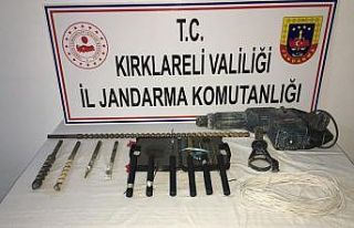 Dur ihtarına uymayan otomobilden dinamit çıktı