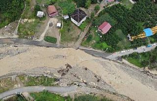 Düzce’de 4 ayrı bölgede yollar çöktü