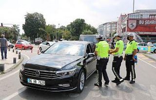 Ebeveynlere broşür, çocuklara kırmızı düdük