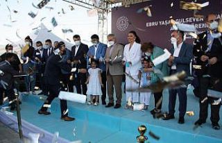 Ebru Yaşar Ortaokulu coşkuyla açıldı