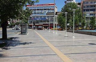 Efeler’de sıcak hava bunalttı, sokaklar boş kaldı