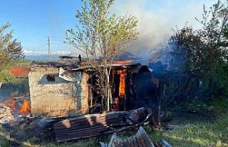 Eflani’de samanlık yangını evlere sıçramadan...