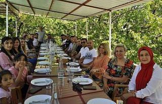 Eğitimcilerin veda yemeğinde duygu dolu anlar