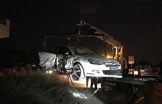 Ehliyetsiz sürücü ters dönen otomobilden burnu...