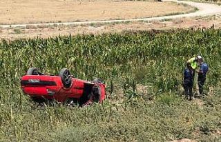 Ehliyetsiz sürücünün otomobili takla attı: 1...