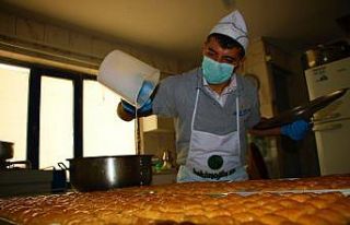 Elazığ’da tatlıcıların bayram yoğunluğu