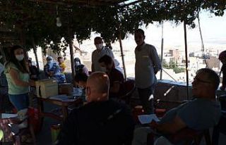 Emekliler aşı çağrısına kulak verip aşı oldu