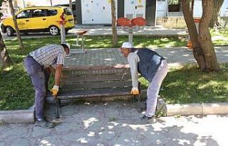 Ereğli’de pandemi nedeniyle kaldırılan banklar...