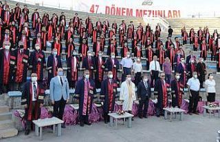 ERÜ Tıp Fakültesi 47. dönem Mezunlarını verdi