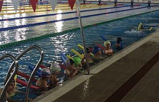 Erzurum’da düzenlenen yüzme kursuna yoğun ilgi